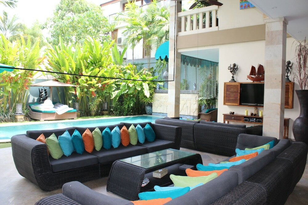Фото Bali Mystique Hotel and Apartments