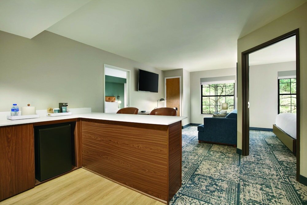 Фото Four Points by Sheraton Raleigh Arena