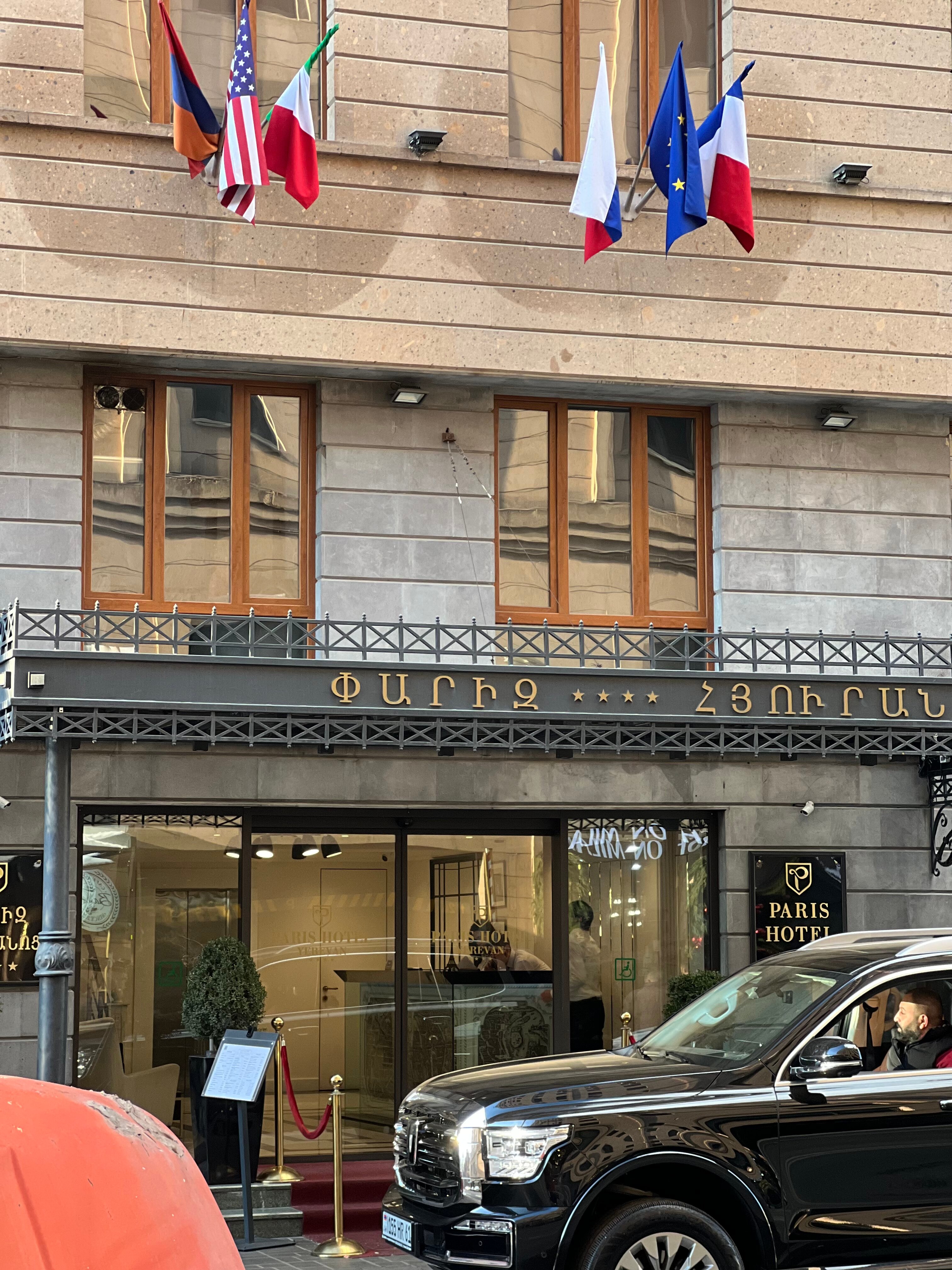 Фото Paris Hotel Yerevan