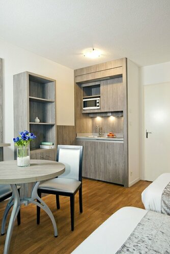 Гостиница Séjours & Affaires Reims Clairmarais в Реймсе