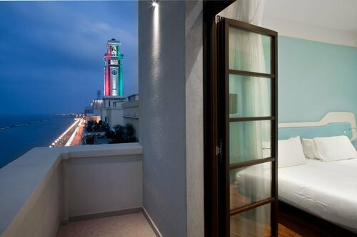 Гостиница Jr Hotels Bari Grande Albergo delle Nazioni в Бари