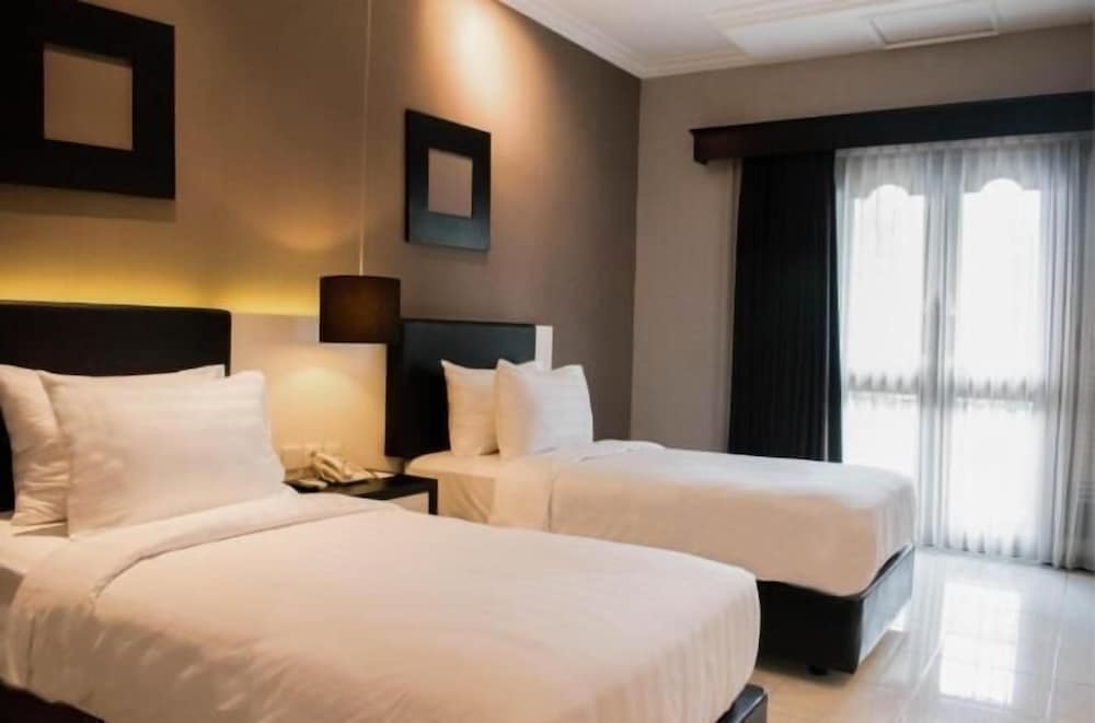 Фото Luminor Hotel Jember