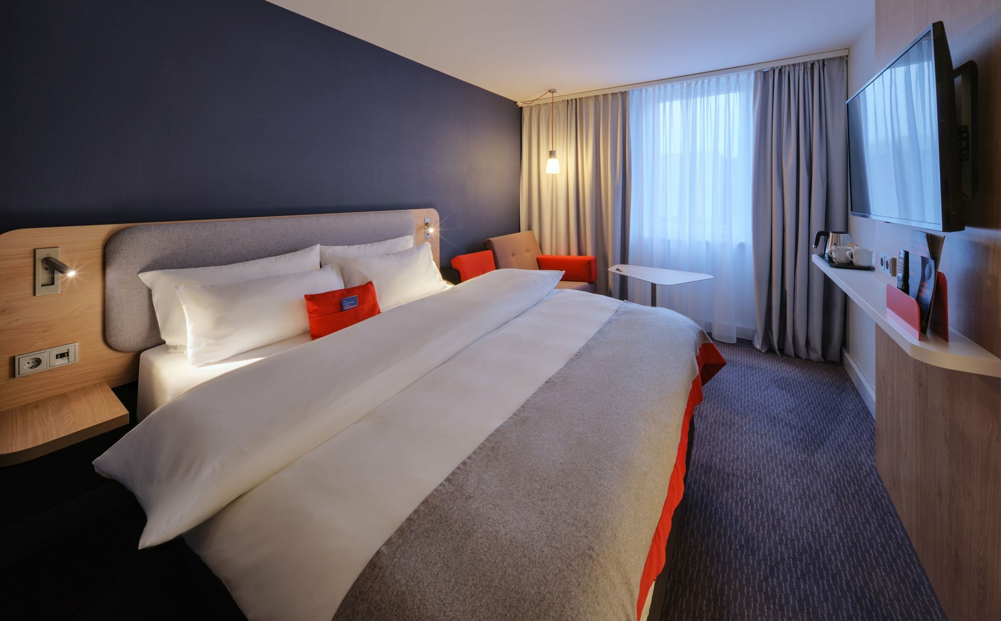 Фото Holiday Inn Express Cologne Mulheim