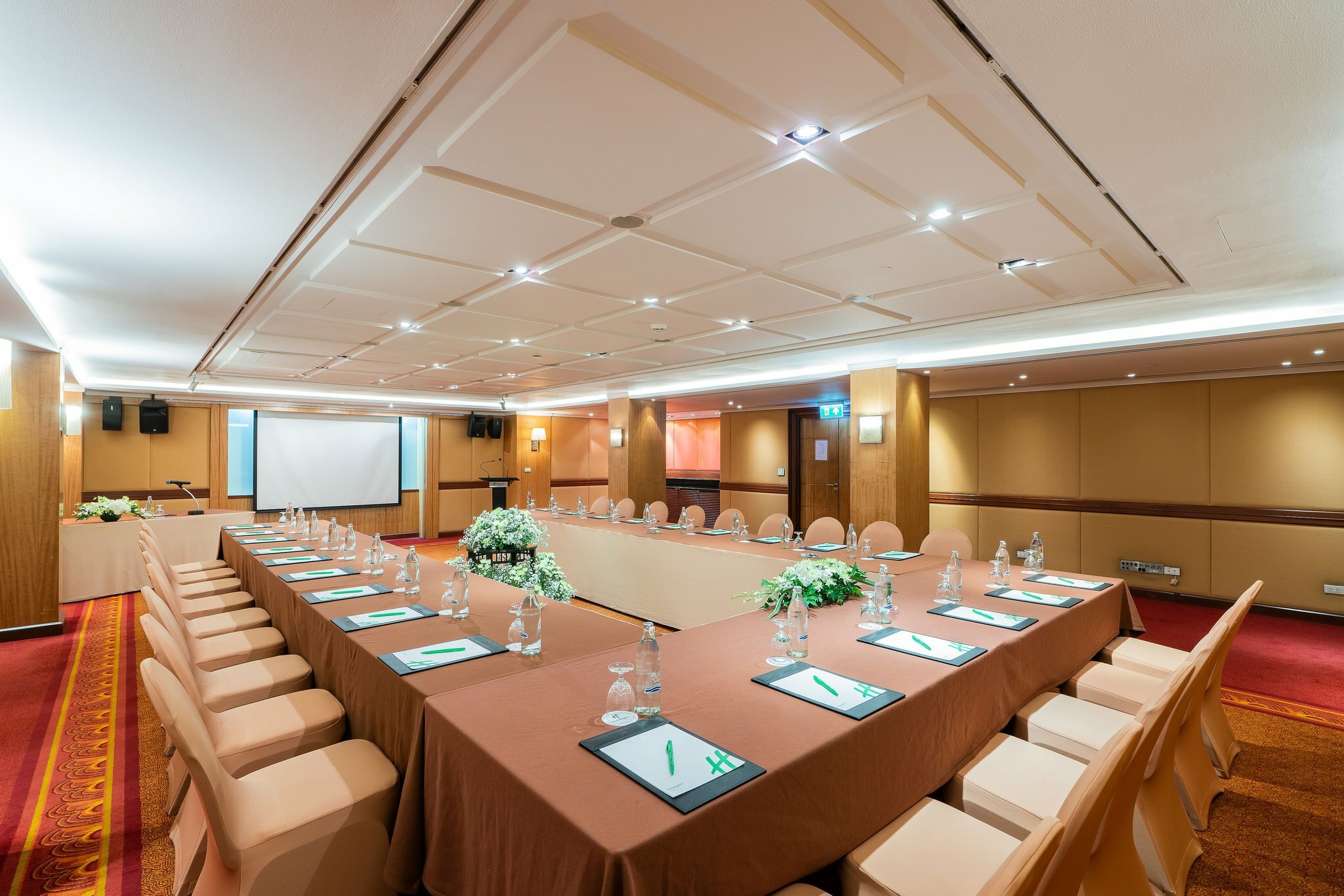 Фото Holiday Inn Bangkok Silom