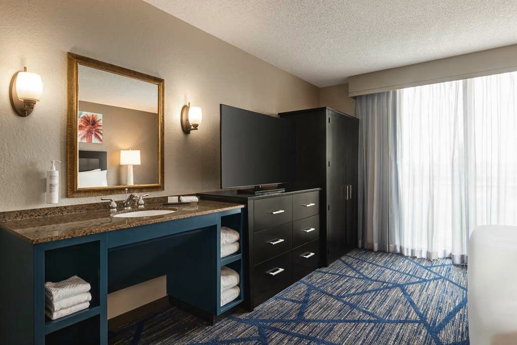 Фото Embassy Suites by Hilton Miami International Airport