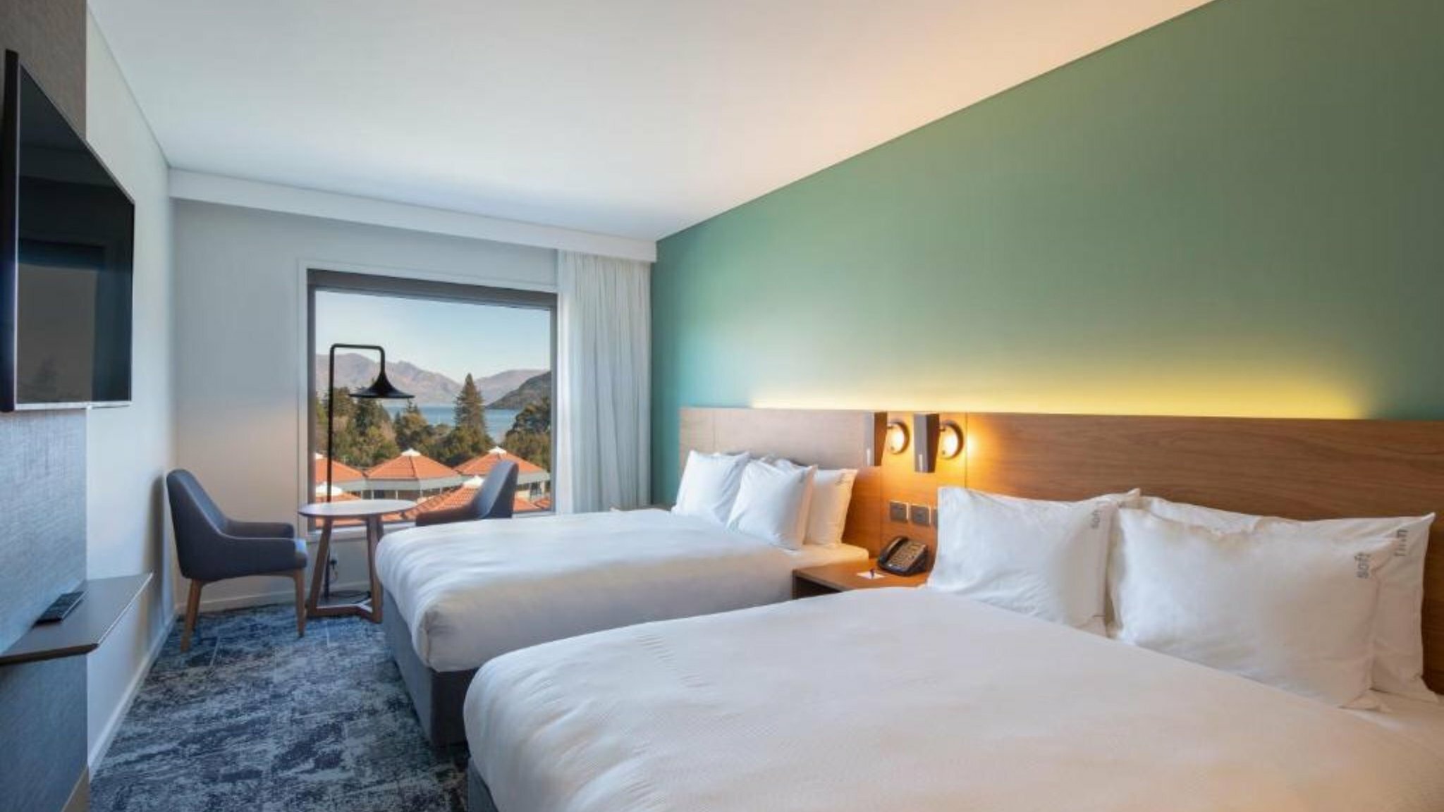 Фото Holiday Inn Express & Suites Queenstown, an Ihg Hotel