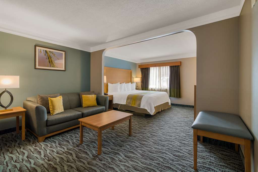 Фото Best Western Plus Executive Court Inn & Conference Center