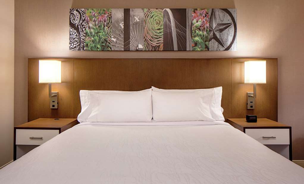 Фото Hilton Garden Inn Downtown Dallas