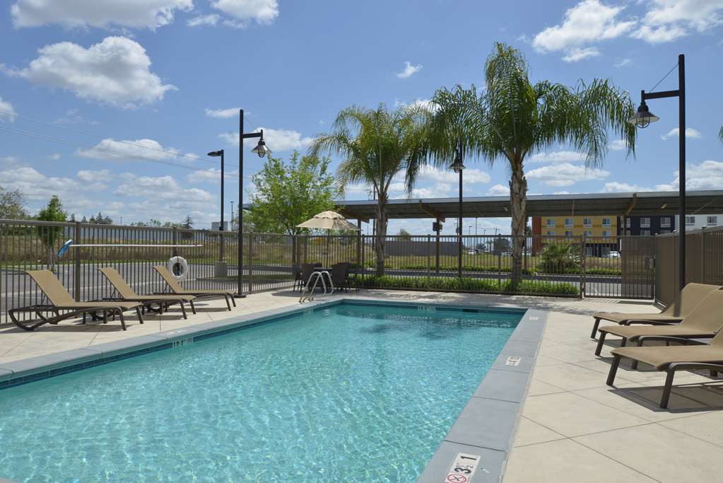 Фото Hampton Inn & Suites Bakersfield North-Airport