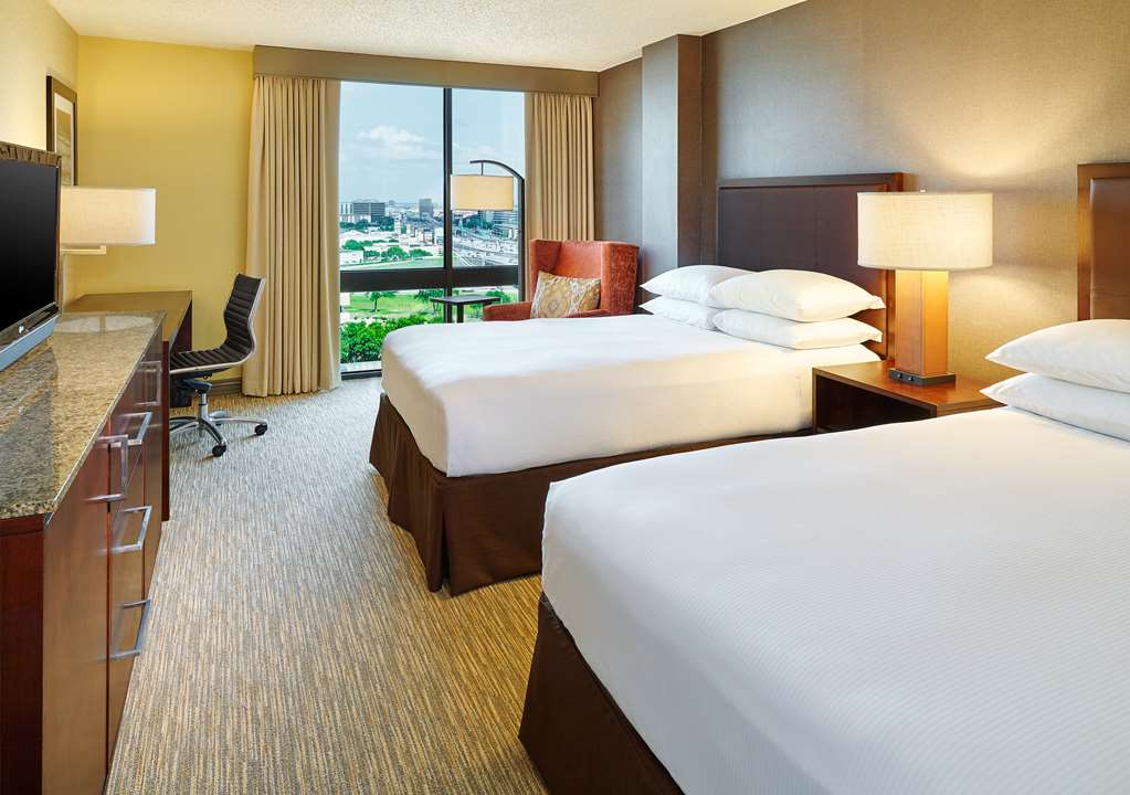 Фото DoubleTree by Hilton San Antonio Airport