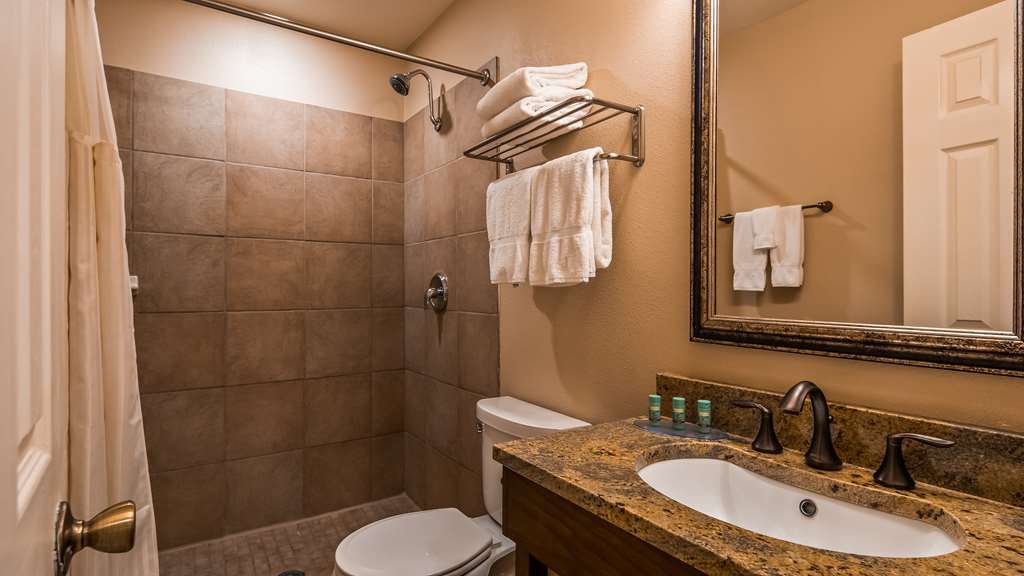 Фото Best Western Tyrolean Lodge