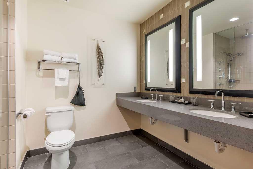 Фото Best Western Premier Boulder Falls Inn