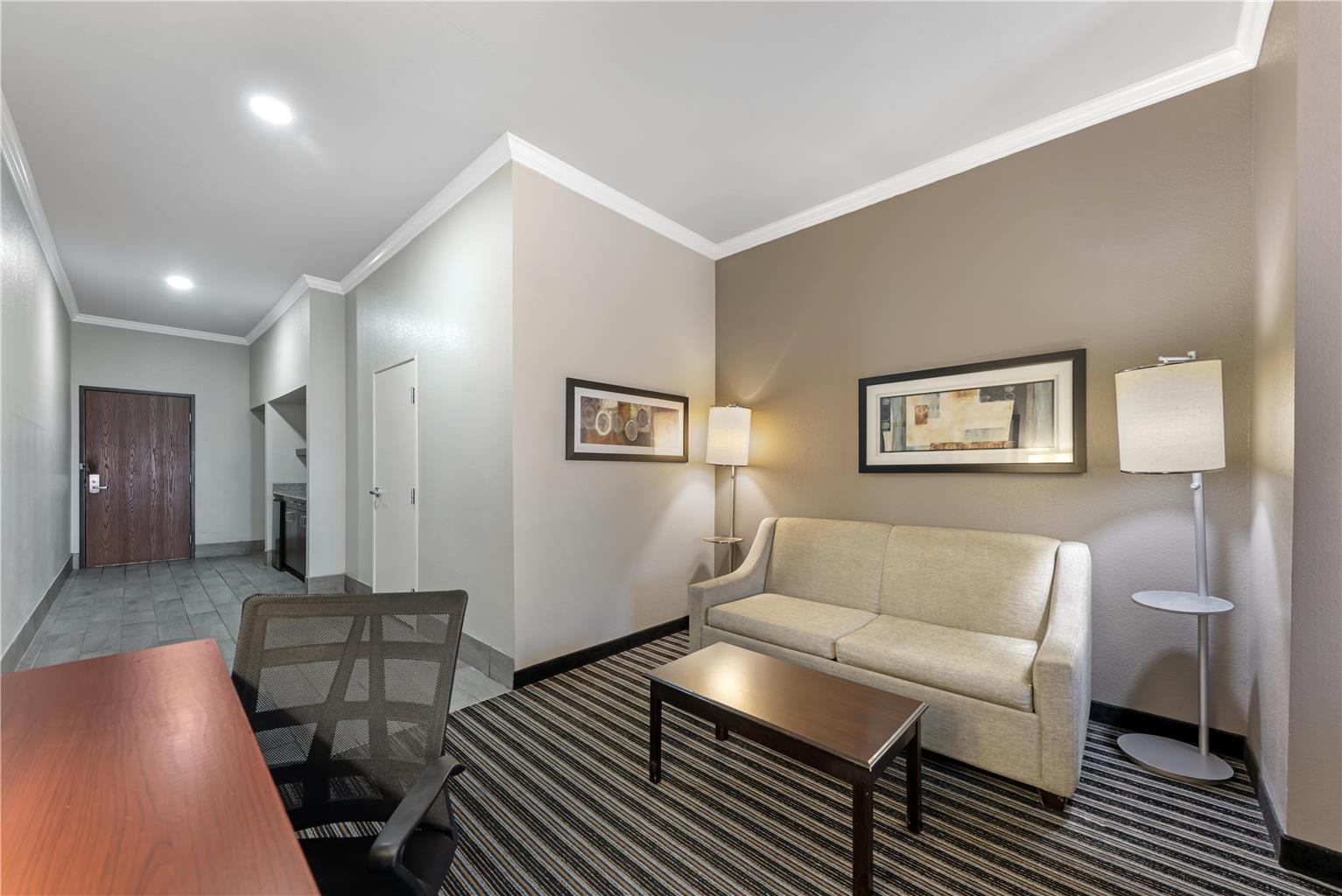 Фото Best Western Plus Austin Airport Inn & Suites