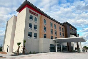 Гостиница La Quinta Inn & Suites by Wyndham Eagle Pass