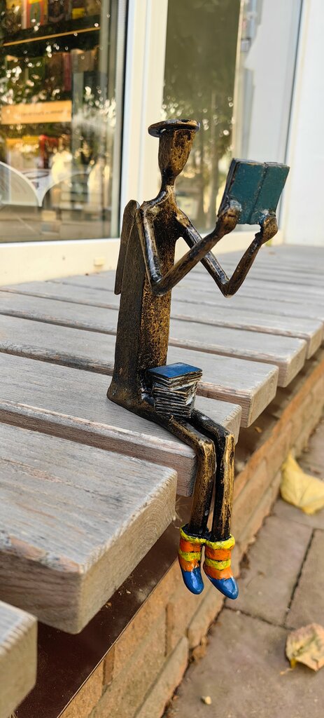 Genre sculpture Смоленский ангел-читатель, Smolensk, photo