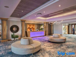 Гостиница Le Suffren Hotel & Marina