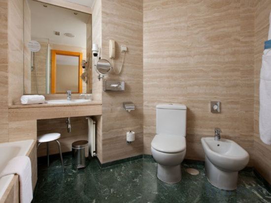 Фото Leonardo Hotel Madrid City Center