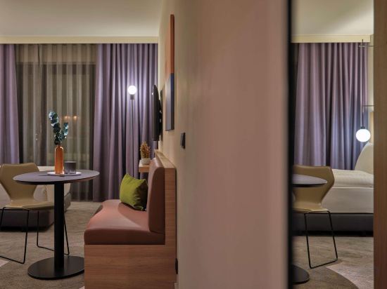 Фото Adina Apartment Hotel Dusseldorf