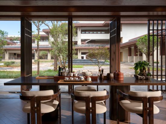 Фото Howard Johnson by Wyndham LakeView Hotel Kunming