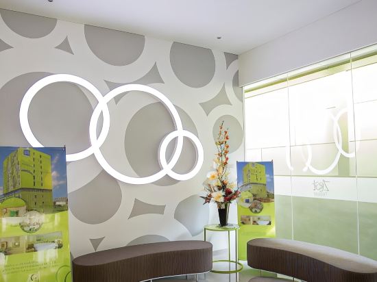 Фото Zest Jemursari by Swiss-Belhotel International