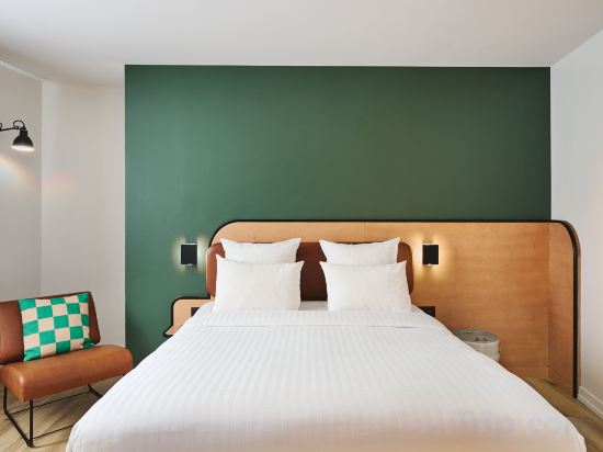 Фото Moxy Paris Bastille France