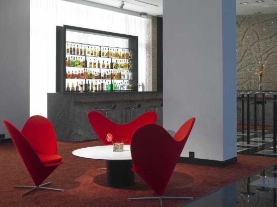 Фото Hilton Madrid Airport