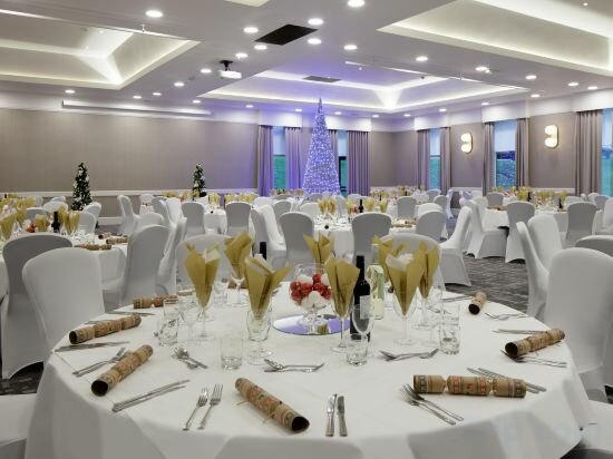 Фото Hilton London Watford