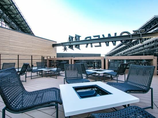 Фото Tower Eleven Hotel