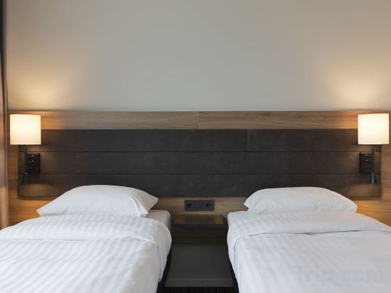 Фото Moxy Frankfurt City Center