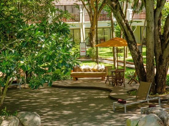 Фото Woodlands Hotel & Resort