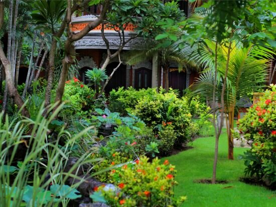 Фото Adi Dharma Hotel