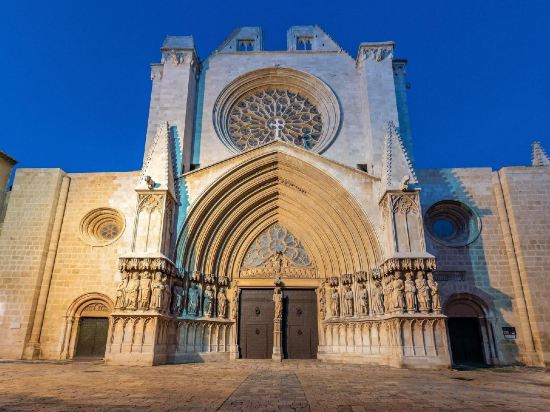 Фото Hostal Forum Tarragona