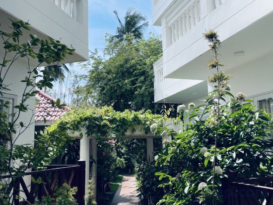 Фото Lotus Garden Resort