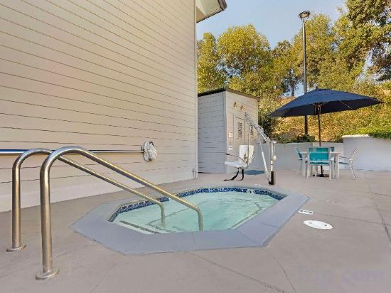 Фото Best Western Plus Novato Oaks Inn