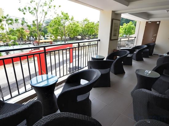 Фото 906 Riverside Hotel