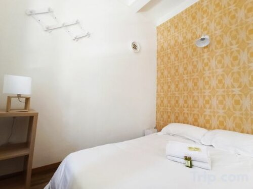 Central 1 Bedroom with Balcony