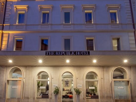 Фото The Republic Hotel