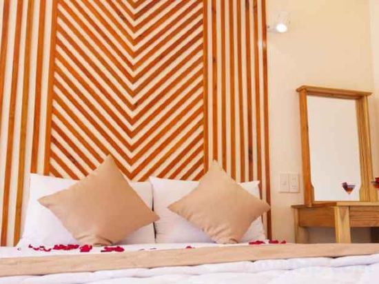 Фото Little Garden Bungalow