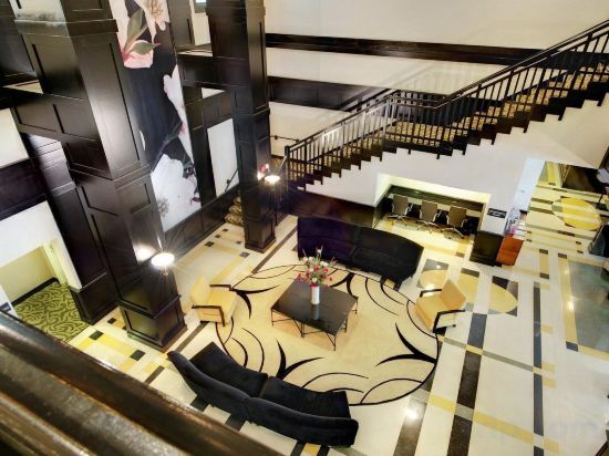 Фото Hampton Inn & Suites Chicago Downtown