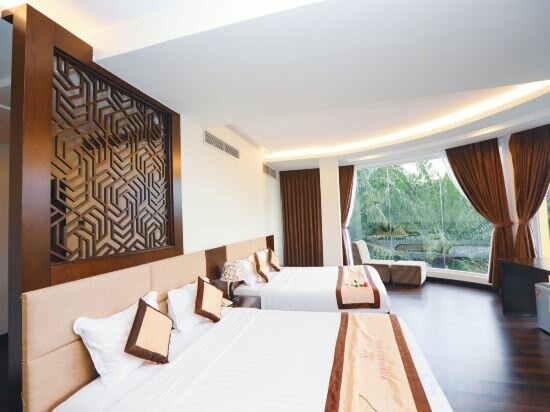 Фото International Hotel