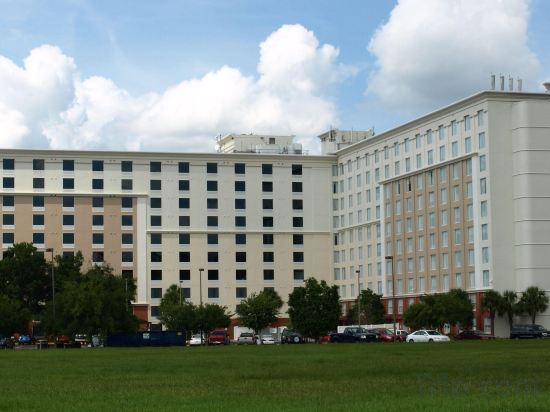 Фото Holiday Inn & Suites Across From Universal Orlando