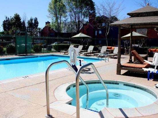 Фото SenS Suites Livermore, SureStay Collection by Best Western