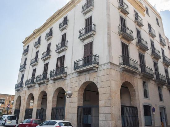 Фото Port Plaza Apartments