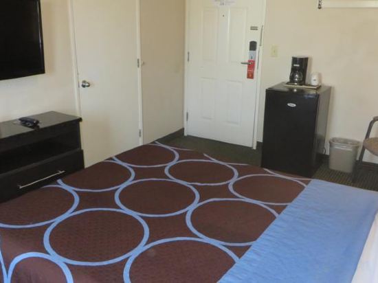 Фото Super 8 by Wyndham Hollywood LA Area