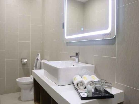 Фото Roxy Hotel Padungan