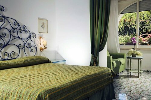 Внешний вид отеля Gatto Bianco Hotel & SPA в Капрях, фото 4