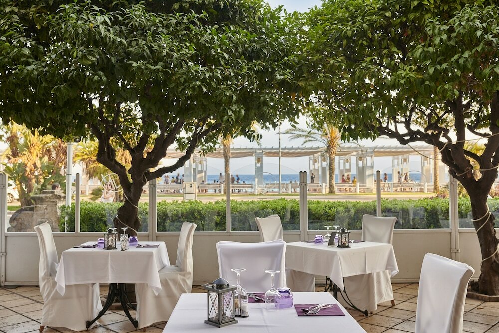 Фото Hôtel Vacances Bleues Le Royal