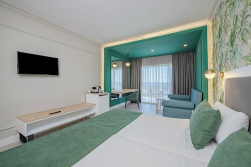 Гостиница L'Oceanica Beach Resort Hotel в Кемере