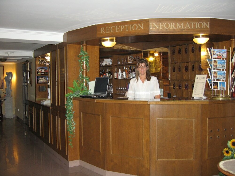 Фото Hotel Molnár