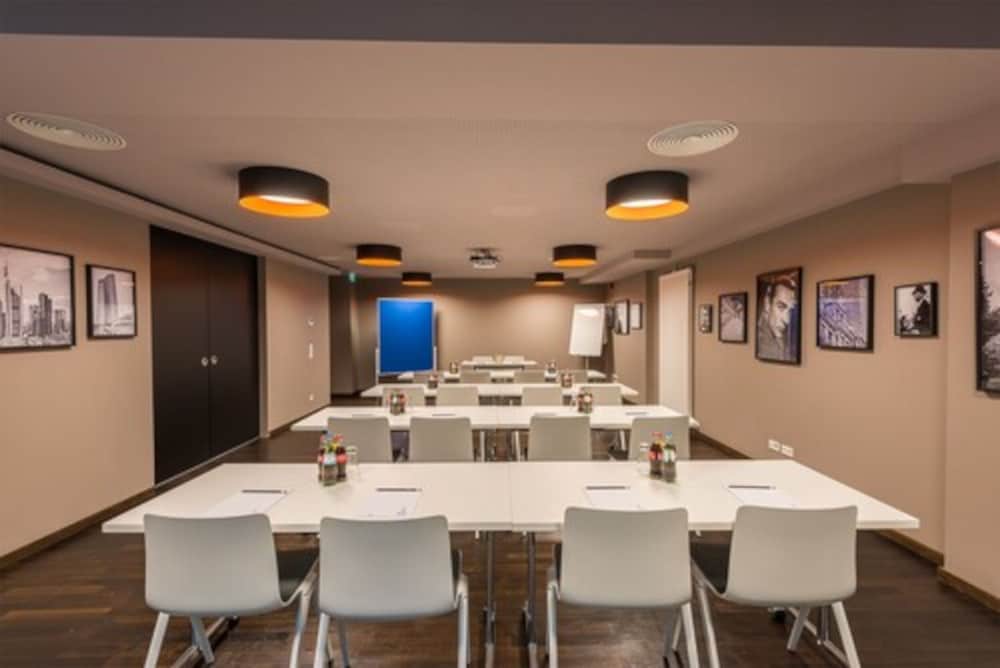 Фото The Frankfurt Hotel